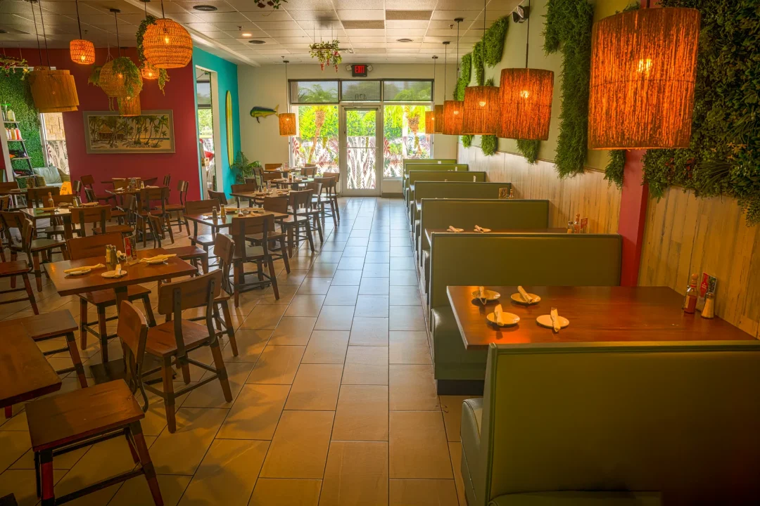 Margarita-island-restaurant-flagler-beach-florida-inside-tables-2