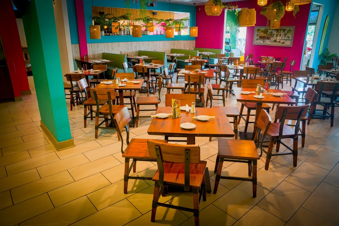 Margarita-island-restaurant-flagler-beach-florida-inside-tables