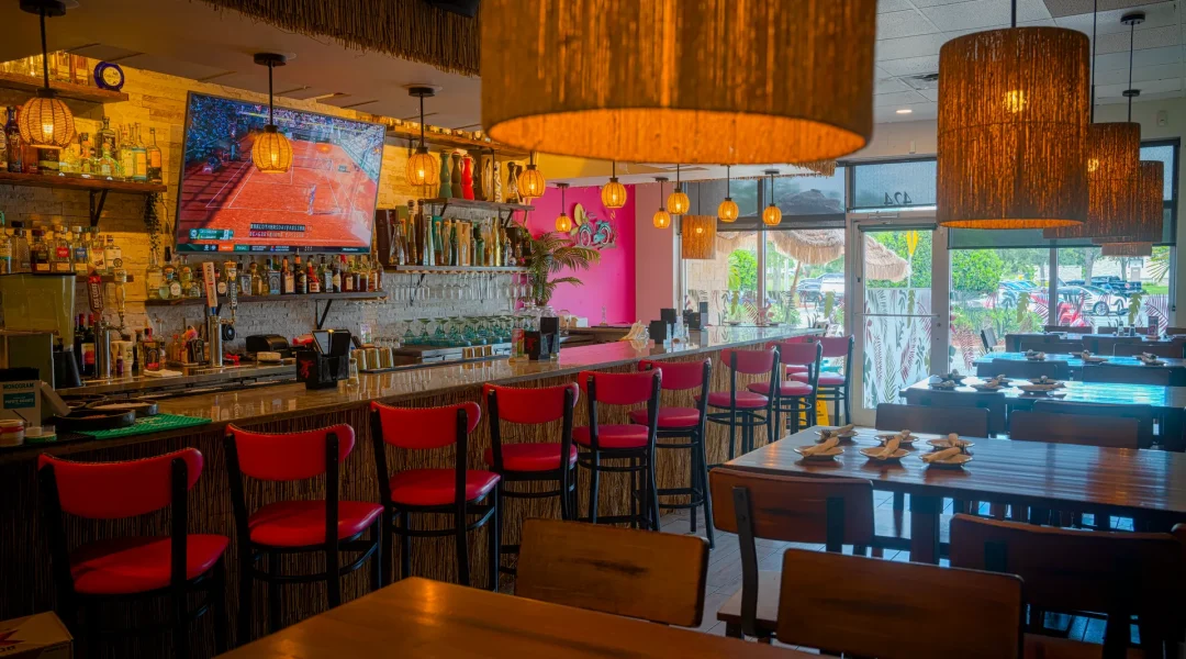 Margarita-island-restaurant-flagler-beach-florida-interior-with-bar