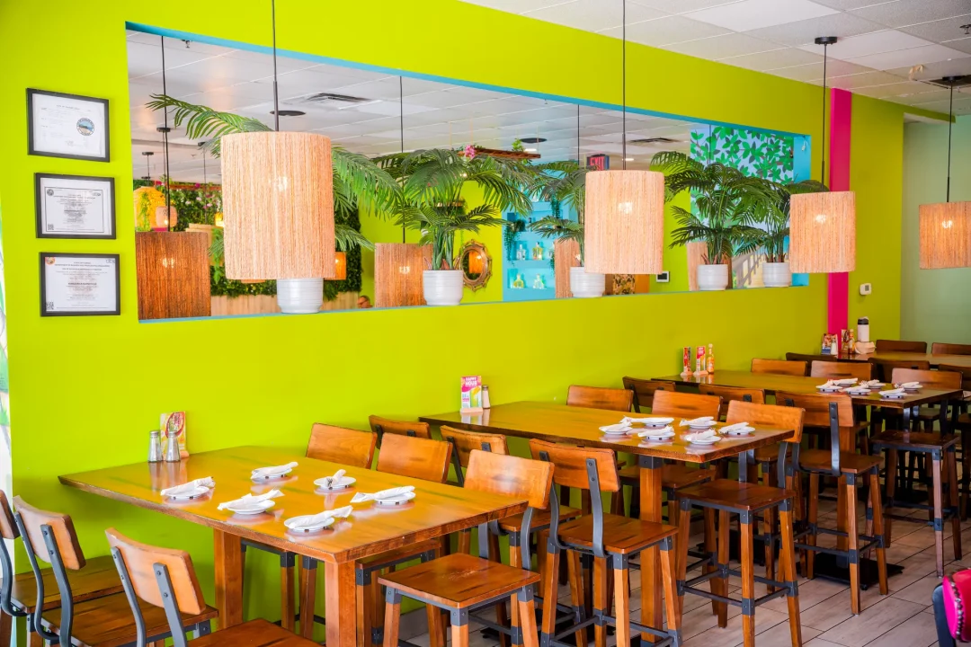Margarita-island-restaurant-flagler-beach-florida-interior-with-tables