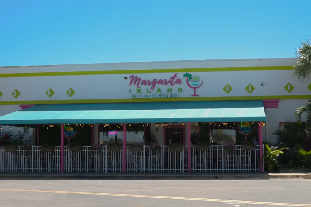 Margarita-island-restaurant-merritt-island-florida-outdoor-restaurant