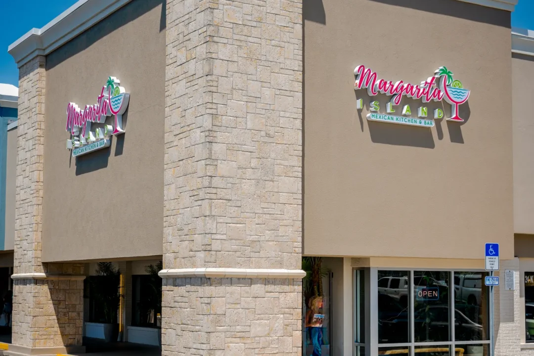 Margarita-island-restaurant-ormond-beach-florida-outdoor-restaurant